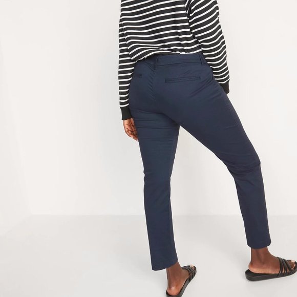 Old Navy Mid-Rise Skinny Everyday Khakis for Women - Picture 2 of 5